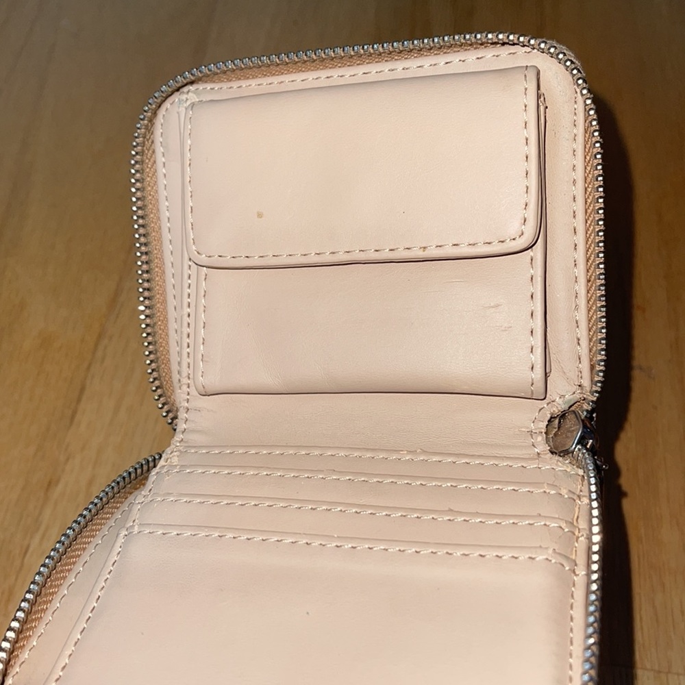 Guess Wallet - Picture 3 of 5
